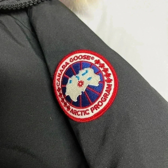 Canada Goose Parka  with fur for Men - Picture 8 of 13